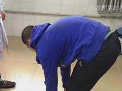 经过一个疗程治疗后,患者能够弯腰 经过一个疗程治疗后,患者能够弯腰
