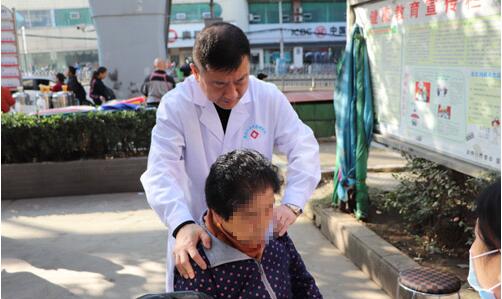 初诊结果异常患者 到院接受进一步深入筛查 初诊结果异常患者 到院接受进一步深入筛查